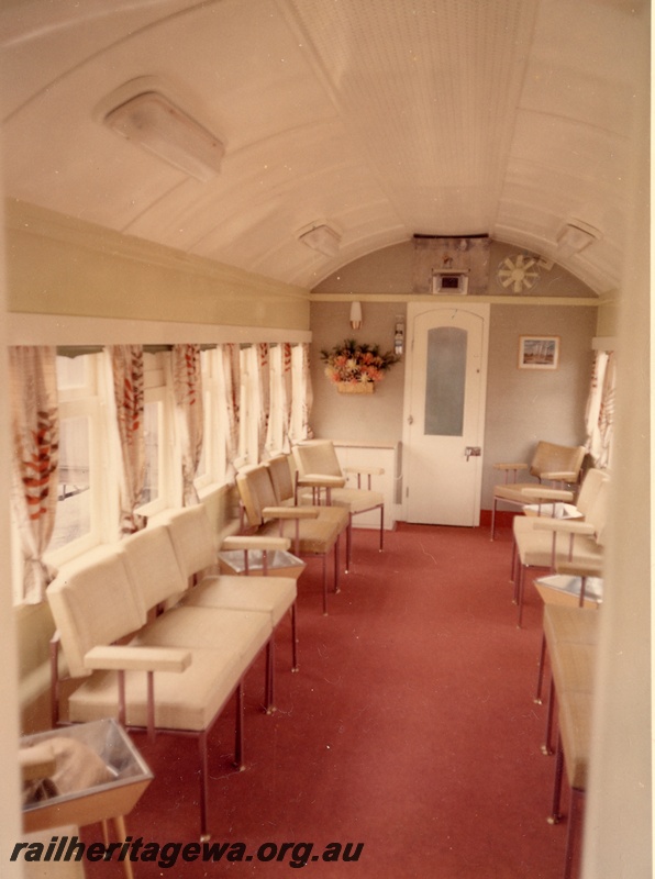 P04010
AYL class 28, lounge car, interior view, benches and chairs
