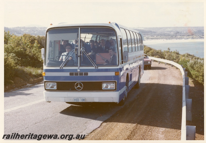 P04045
Mercedes Westrail bus, blue and white with yellow stripe, Albany area, front view
