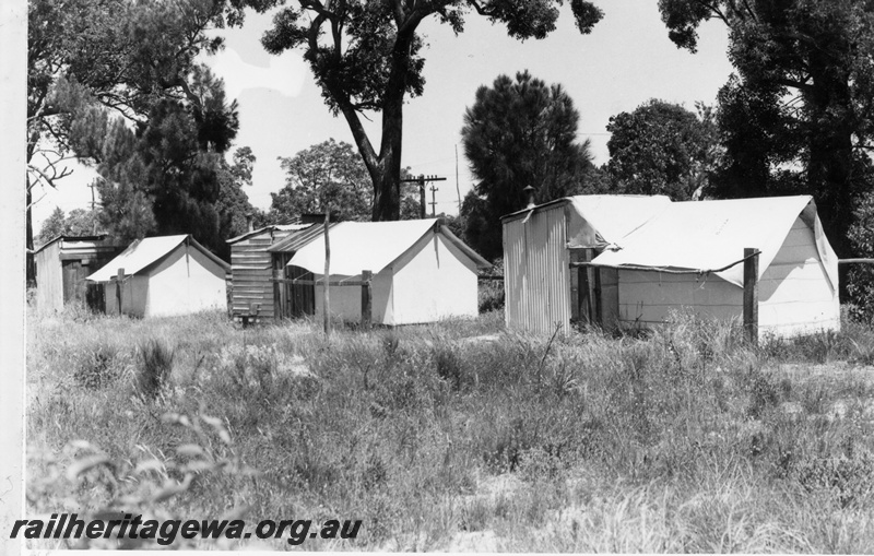 P04105
Fettlers camp, three dwellings
