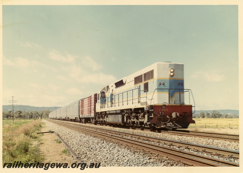 P04169
4 of 5 L class 264 in original livery, long hood leading hauling the 