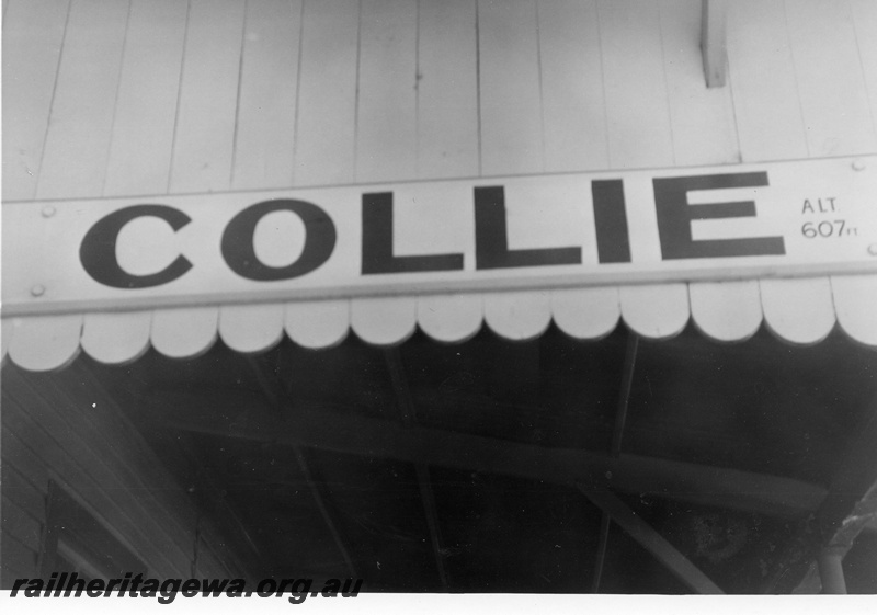 P04263
Collie station nameboard, BN line

