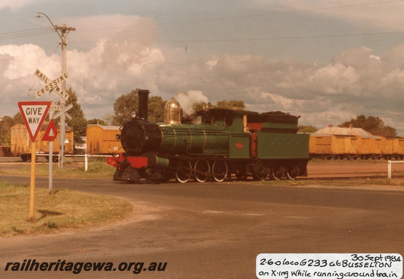 P04290
G class 233, on level crossing whilst running round train, Busselton, BB line
