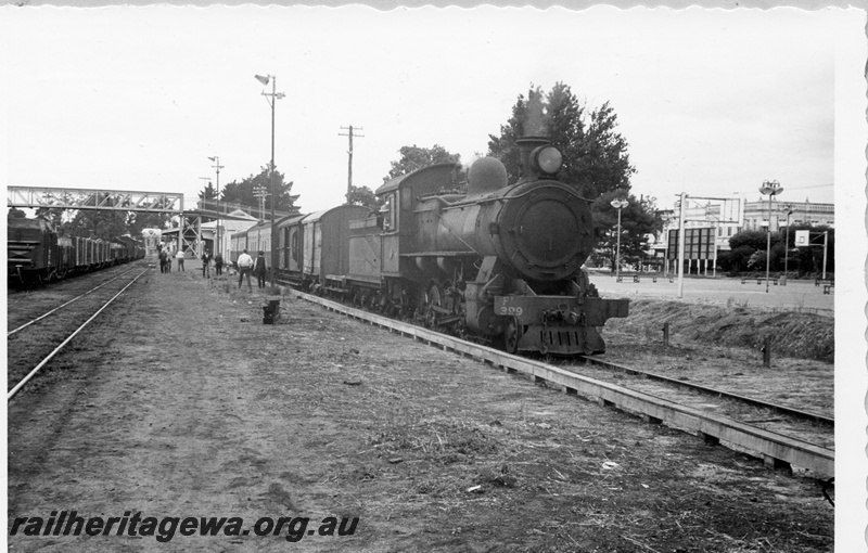 P04363
FS class 399 steam locomotive, side and front view, on passenger train, station building, footbridge, Collie, BN line.
