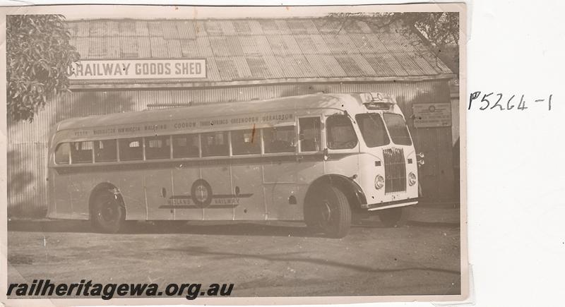 P05264-1
MRWA bus, drivers side view
