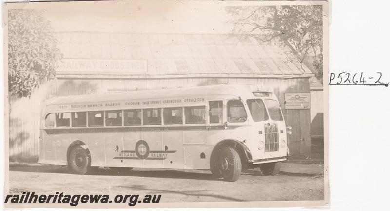 P05264-2
MRWA bus, drivers side view
