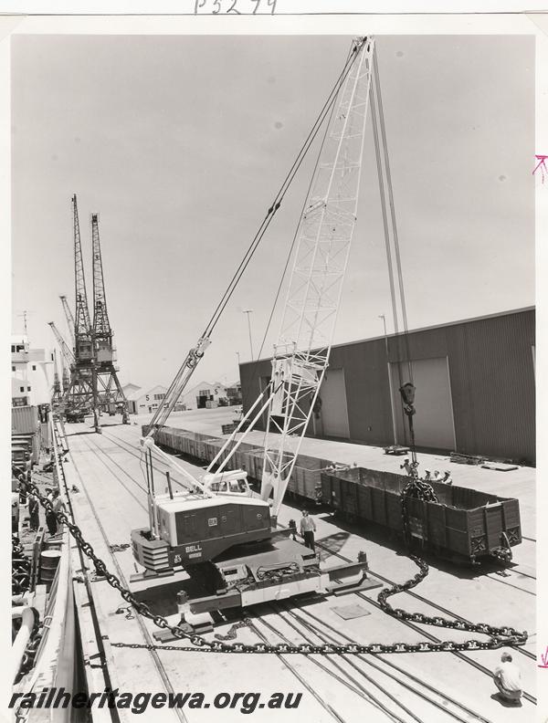 P05279
Crane, bogie open wagons, Fremantle wharf, loading/unloading chain (ref: 