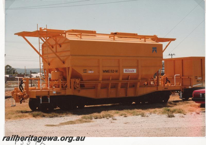 P05392
WME class 52-H hopper, end and side view
