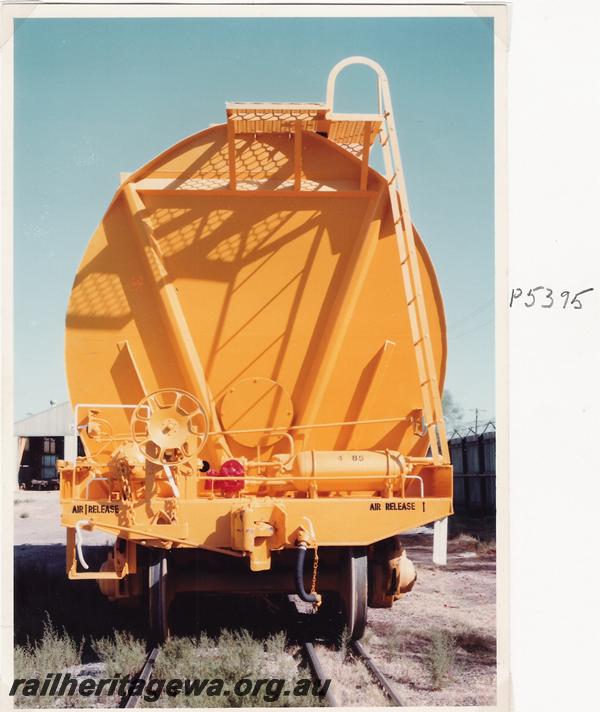 P05395
WW class 32045-M, Standard Gauge grain hopper, end view
