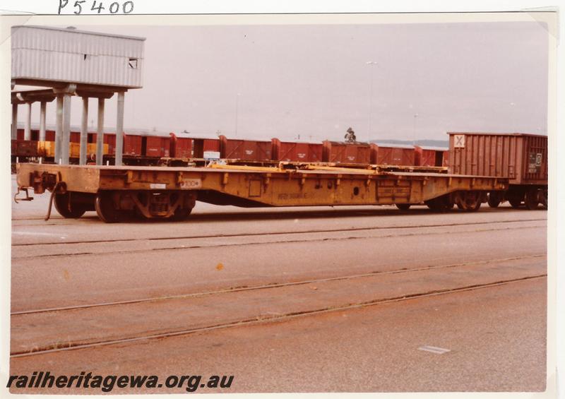 P05400
WFDY class 30086-E, Standard Gauge flat wagon, (reclassified from a WF class), end and side view
