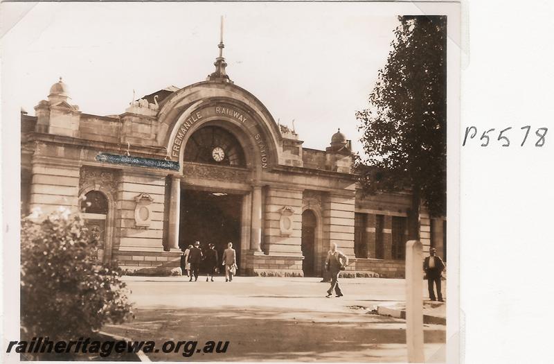P05578
Station entrance, Fremantle Station, street side view
