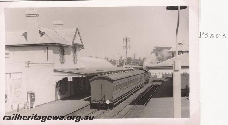 P05603
Visit by the Vic Div of the ARHS, DD class 595, suburban carriages, Claremont station
