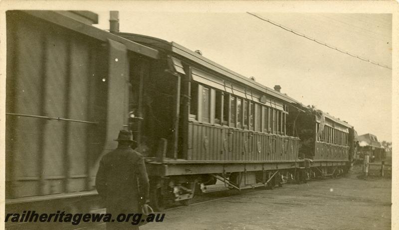 P05740
MRWA brakevan and  JA class type carriages damaged in the collision at Gunyidi, MR line, on 24/7/1917
