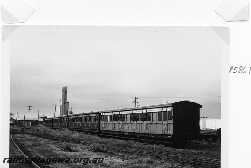 P05861
ACM class 33 carriage with carriages from the Vintage Train consist, Bunbury, side and end view
