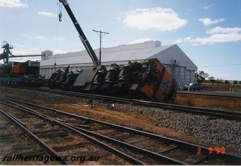 P05871
2 of 4 photos of a derailment at Jennacubbine, EM line, P class 2004 