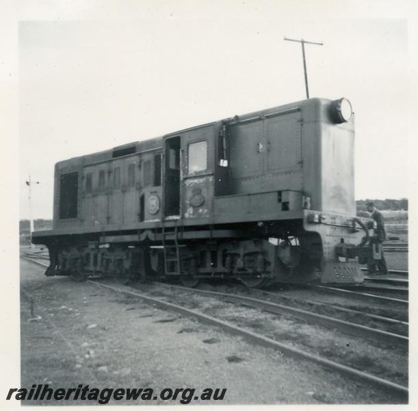 P06052
3 of 3 views of Y class 1117 derailed at west end of Mullewa yard, NR line, side and front view
