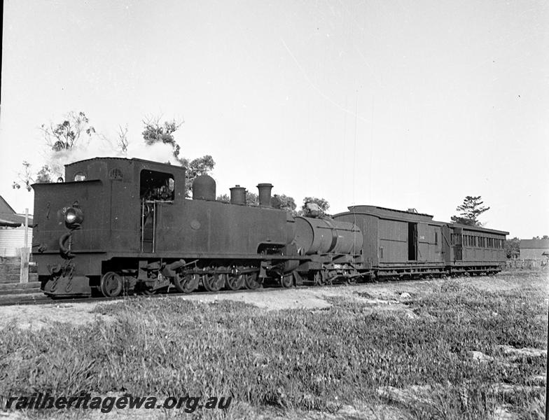 P06059
K class 39, Jandakot, FA line, with a short train of a J tank wagon, brakevan and carriage
