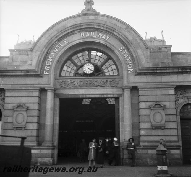 P06109
Station facade, Fremantle, main passenger entrance
