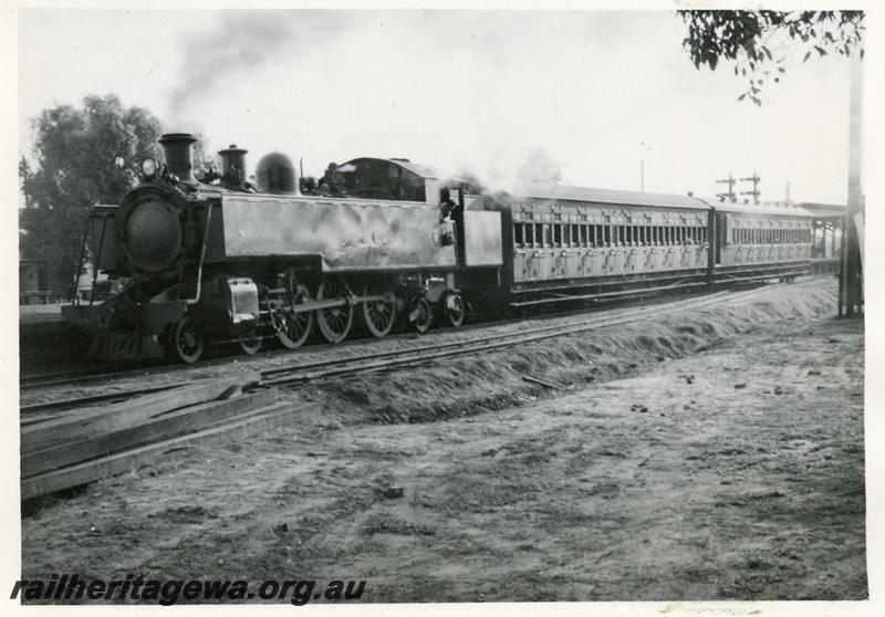 P06143
DM class 584, Midland Junction, on passenger train to Chidlow
