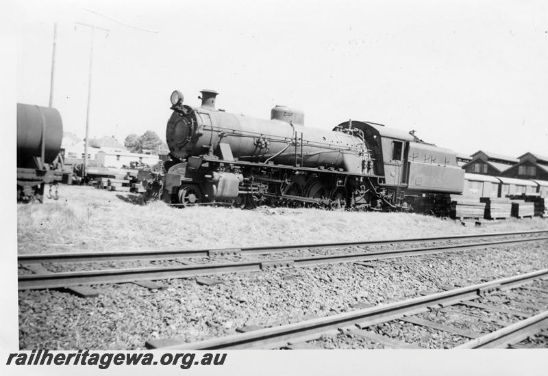 P06560
W class 932, East Perth loco depot, front and side view
