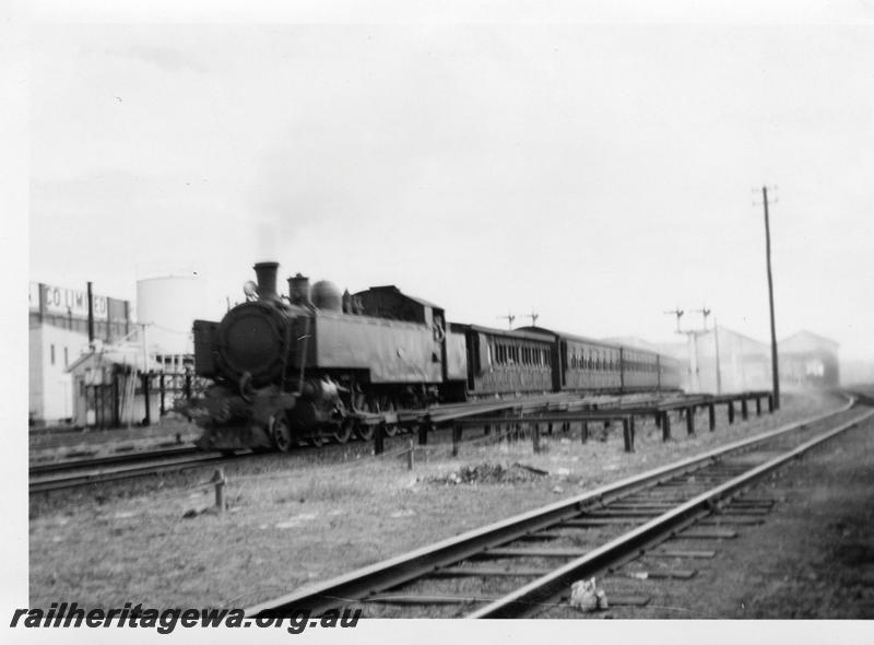 P06571
DD class 594, Fremantle, departing station with a suburban passenger train
