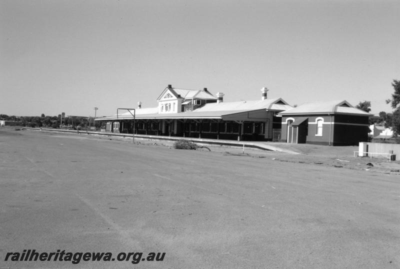 P06728
Station building, Geraldton, NR line, track side view.
