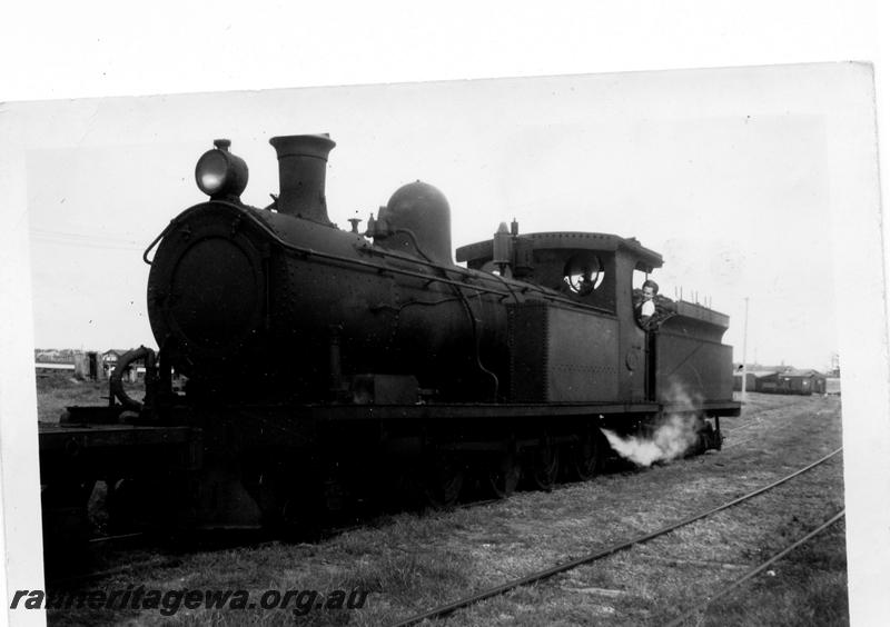 P06926
O class 93, Midland Junction Loco Depot, front and side view
