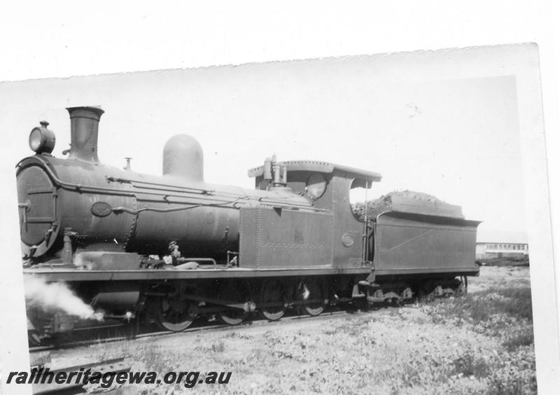 P06932
O class 80, Midland Junction loco Depot, front and side view
