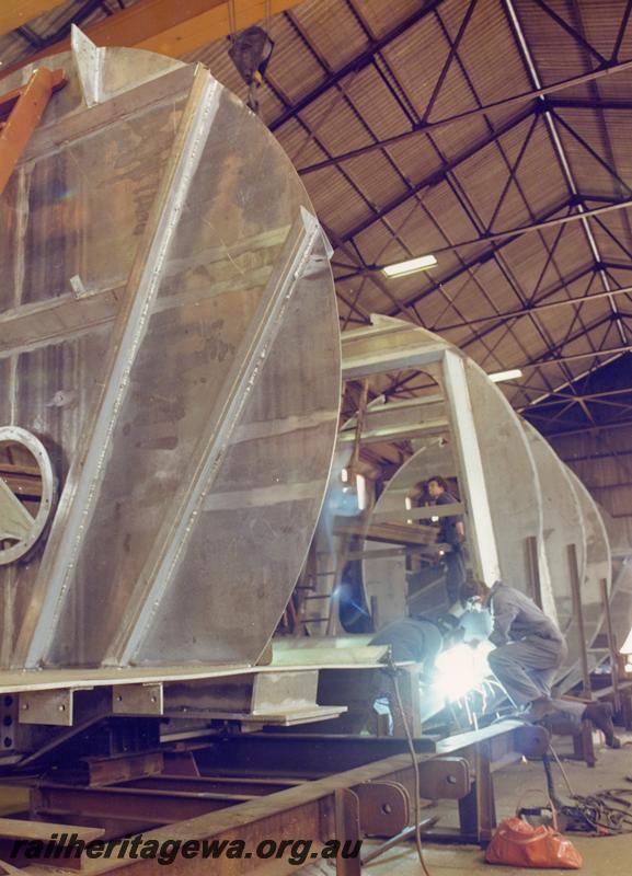 P06947
XF class alumina hopper, Wagon Shop, Midland Workshops, under construction
