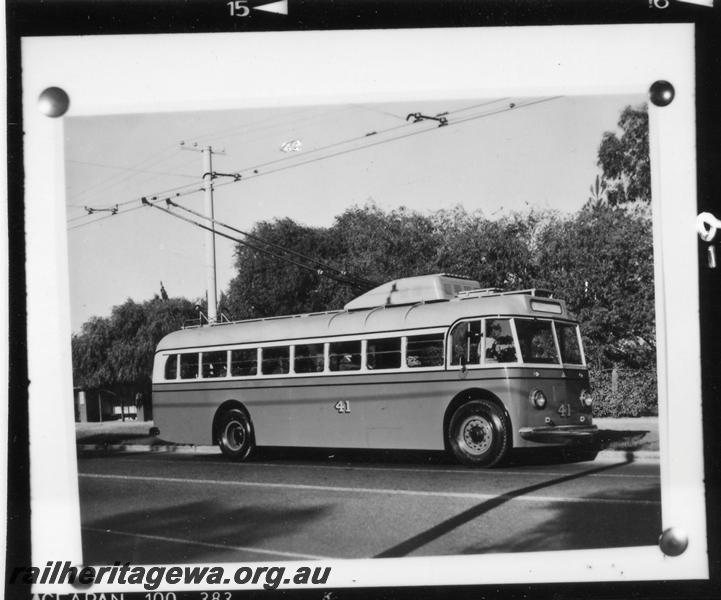 P06953
Trolley bus No.41, side and front view
