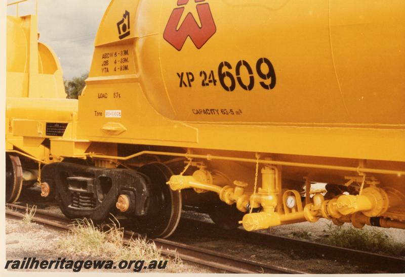 P06954
XP class 24609, lime tanker, shows end of side and lettering
