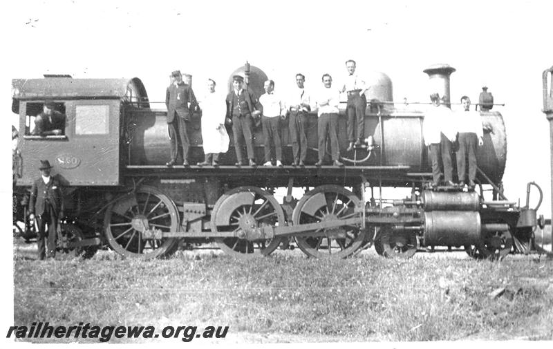 P07020
EC class 250, side view of loco only, train staff on the running board, postcard
