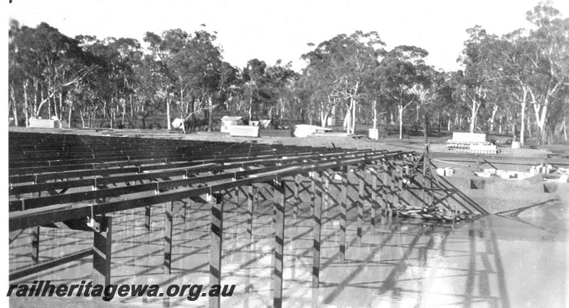 P07325
21 of 32 photos of the construction of the railway dam at Hillman, BN line, eastern half of roof structure
