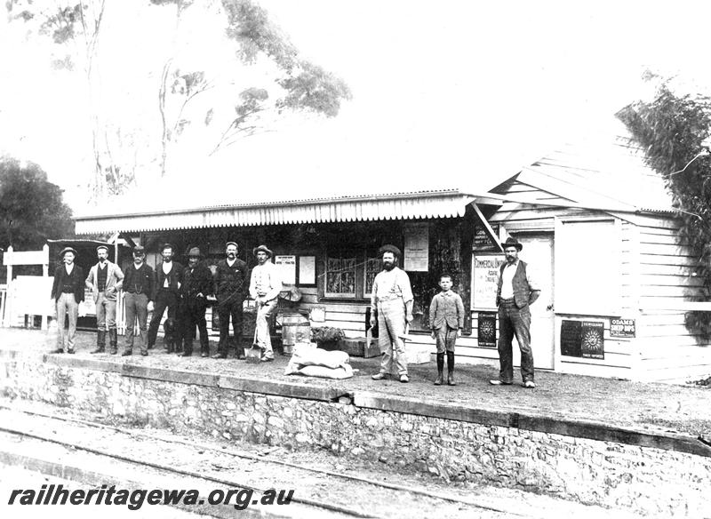 P07376
Station building, Wagin Lake, GSR line, trackside view, station staff and passengers on the platform, same as P0341.
