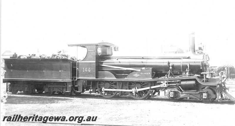 P07380
R class 144, fully lined livery, side view
