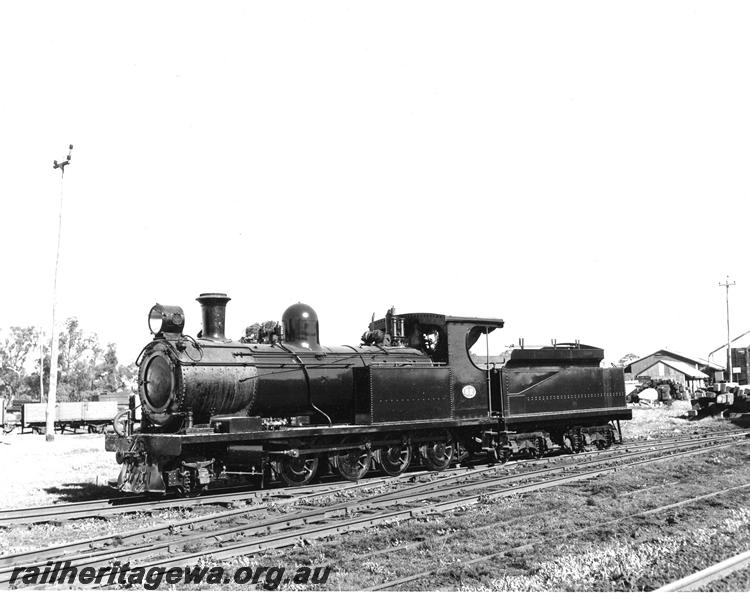 P07403
O class 82, front and side view
