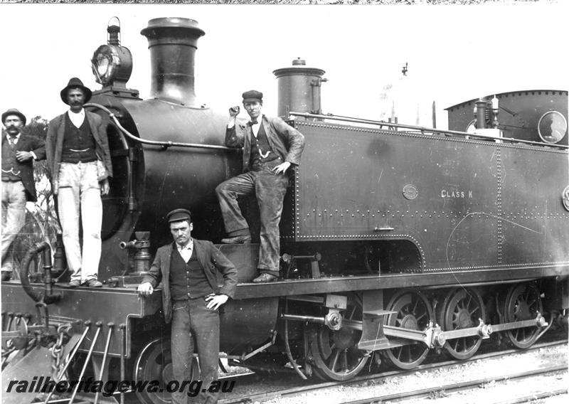 P07416
K class with crew, front and side view
