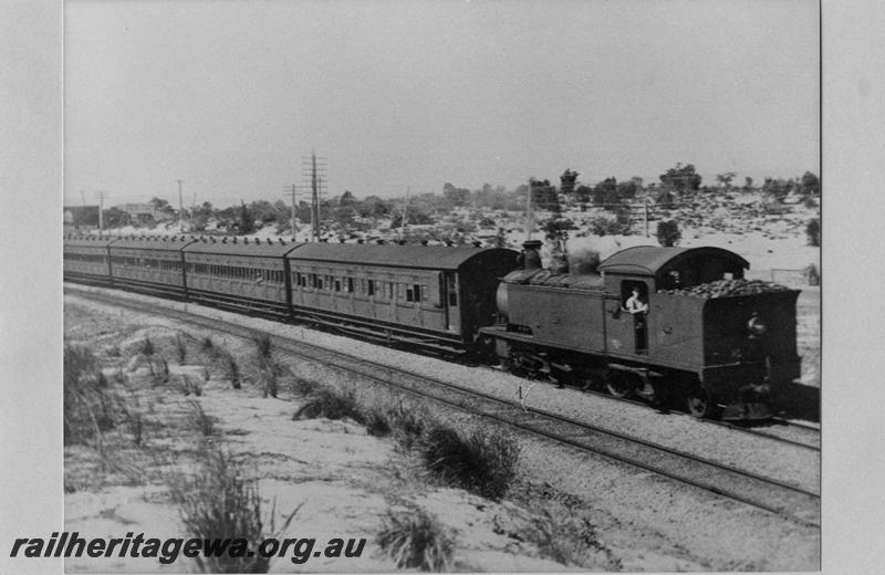 P07531
DS class loco with passenger train on the Bayswater Curve heading towards Perth.
