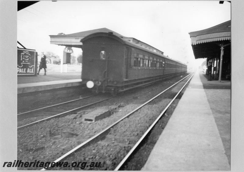 P07535
Suburban passenger train, station buildings, Guildford.
