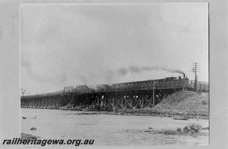 P07556
N class, through wooden truss bridge, Fremantle, suburban passenger train
