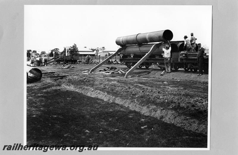 P07557
U class platform wagon, side view, unloading pipes for the Goldfields Water Supply scheme
