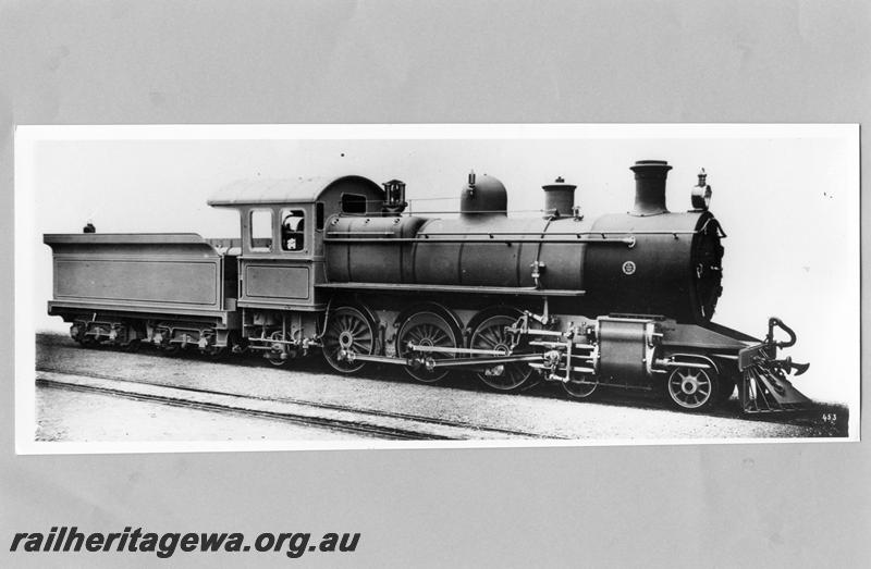 P07560
E class, builder's photo, side and front view
