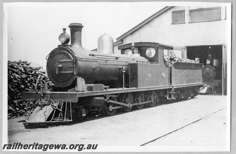 P07600
O class 82, Geraldton, front and side view
