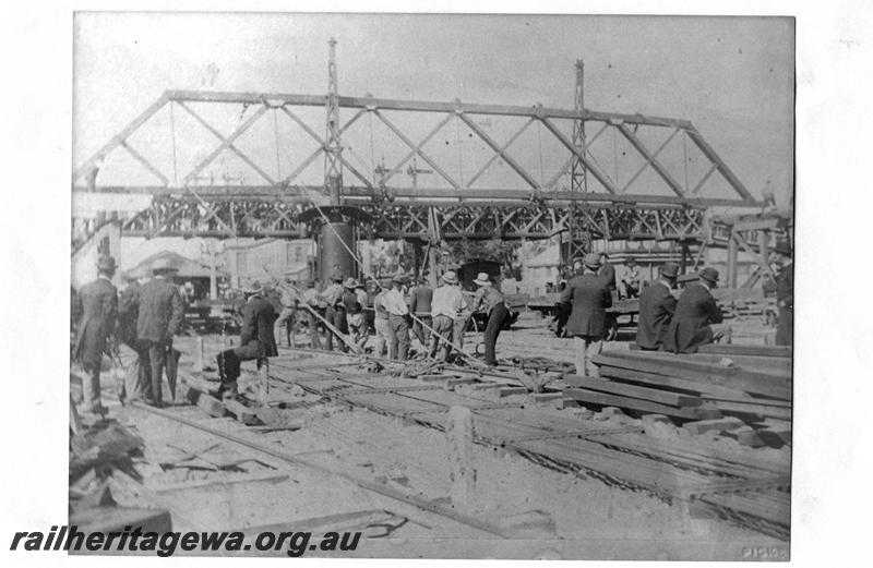 P07656
Shows the erection of a span of a bigger footbridge at the William Street level crossing, (Ref 