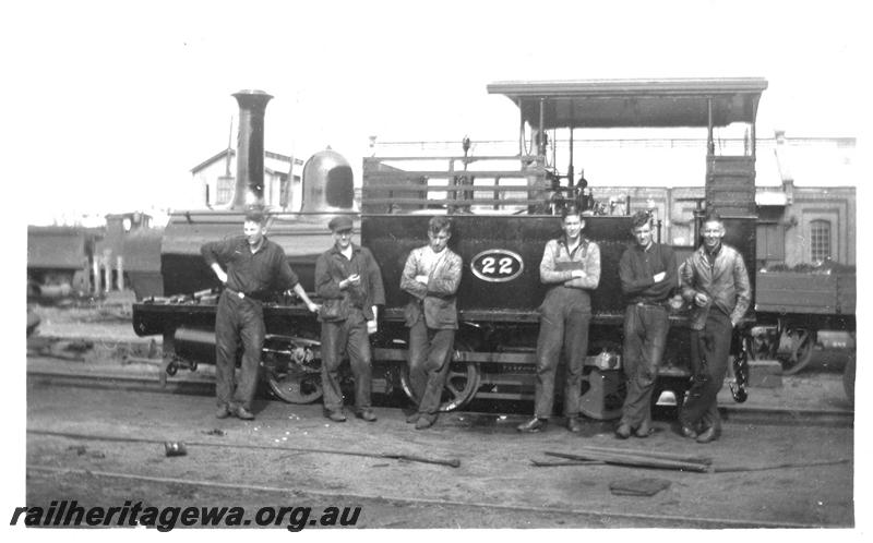 P07729
H class 22, Midland Workshops, side view, just been overhauled, apprentice fitters posing in front of loco, Ted Bosworth second from left
