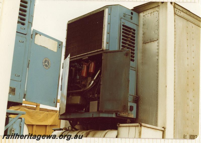 P07877
Refrigeration unit for Refrigerated Container No.5621 upon WF class standard gauge flat wagon (later reclassified to WFDY), (See P7875)
