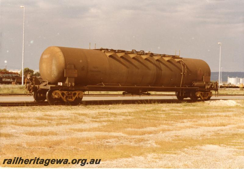 P07910
WJL class Standard Gauge Tank wagon, Shell Fuel Oil-Distillate
