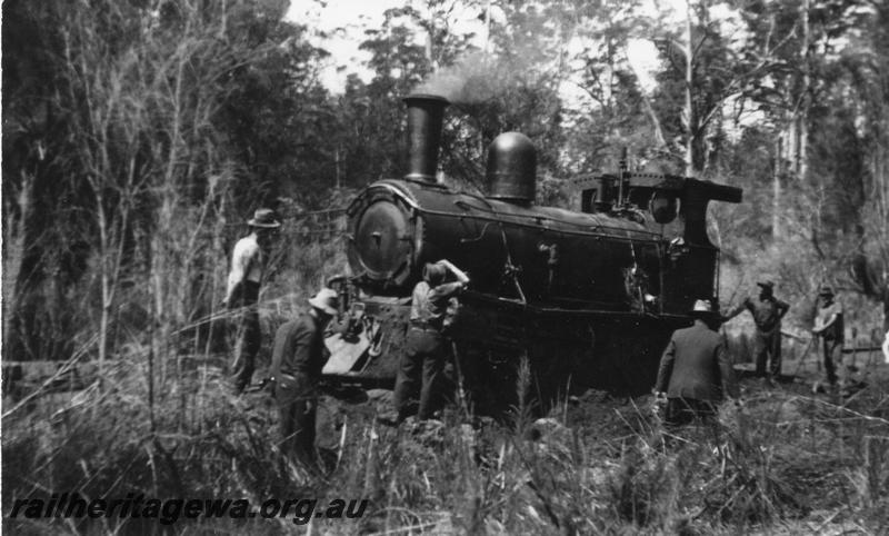 P08073
4 of 4 views of Kauri Timber Co. loco No.109?, derailed, bush line out of Nannup, loco righted.
