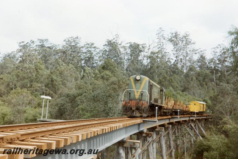 P08151
F class 42, steel girder trestle bridge, Brockman, PP line, timber train
