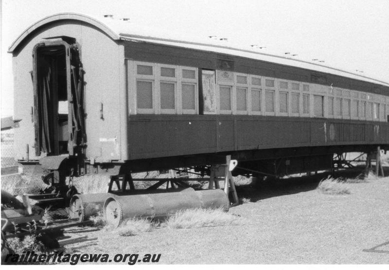 P08191
AYL class 29, Dampier, without bogies supported on stands, end and side view
