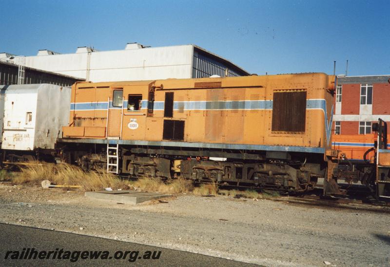 P08231
Y class 1101, Forrestfield, in orange livery without number plate, side view.
